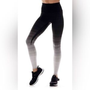 K-Deer Ombre Stripe Sneaker Length Leggings – Grace
